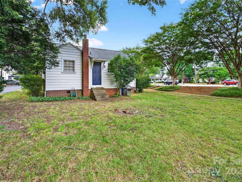 662 Carpenter Avenue, Mooresville, NC 28115.  MLS# CAR4286895, YatesRealty ID 30605. 