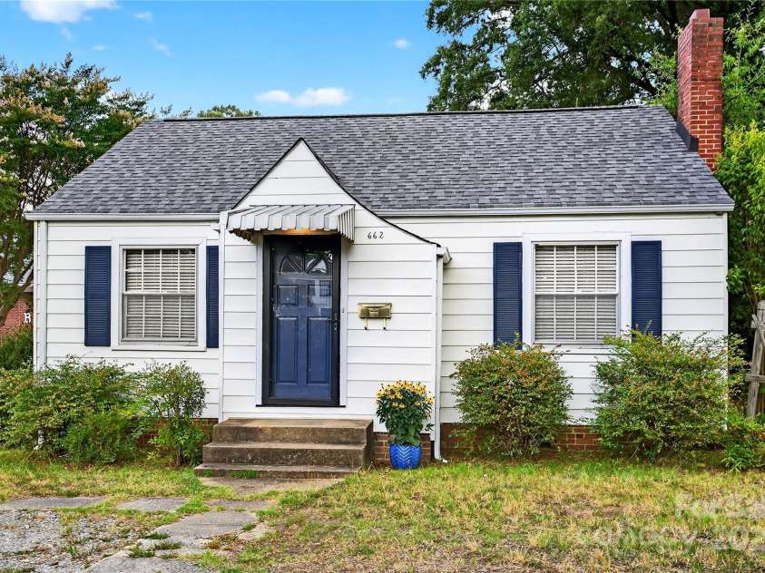 662 Carpenter Avenue, Mooresville, NC 28115.  MLS# CAR4286895, YatesRealty ID 30605. Character & Charm in a Convenient Location!