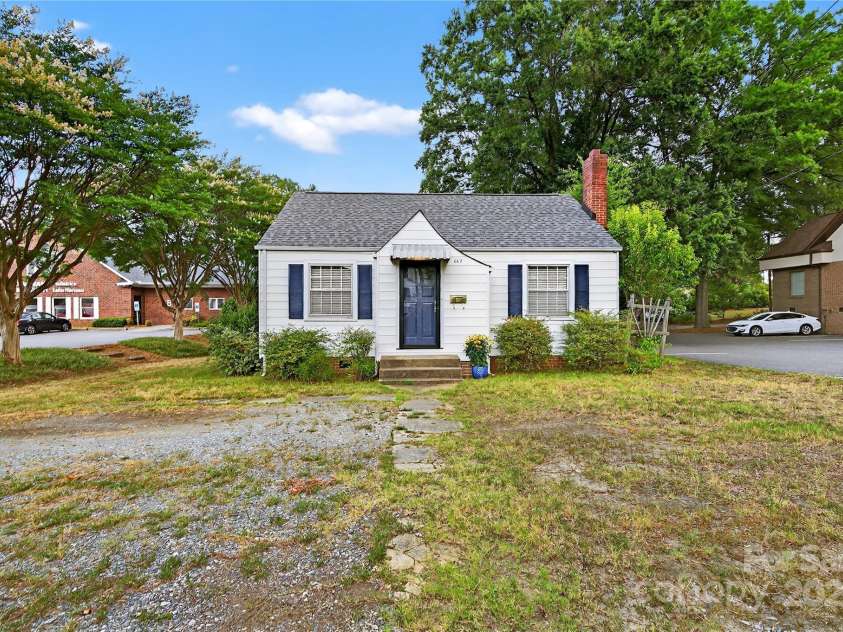 662 Carpenter Avenue, Mooresville, NC 28115.  MLS# CAR4286895, YatesRealty ID 30605. Don't Miss this Opportunity!