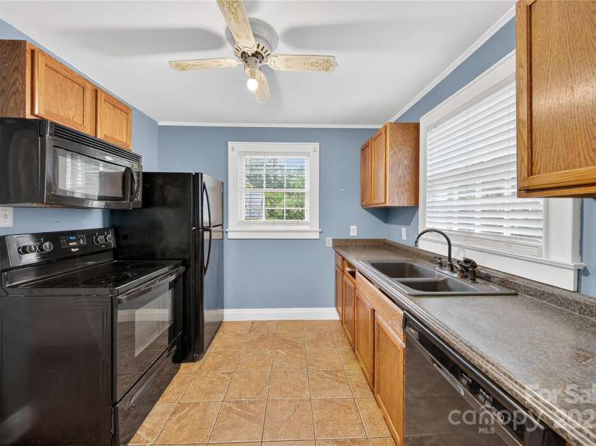 662 Carpenter Avenue, Mooresville, NC 28115.  MLS# CAR4286895, YatesRealty ID 30605. Kitchen with black appliances