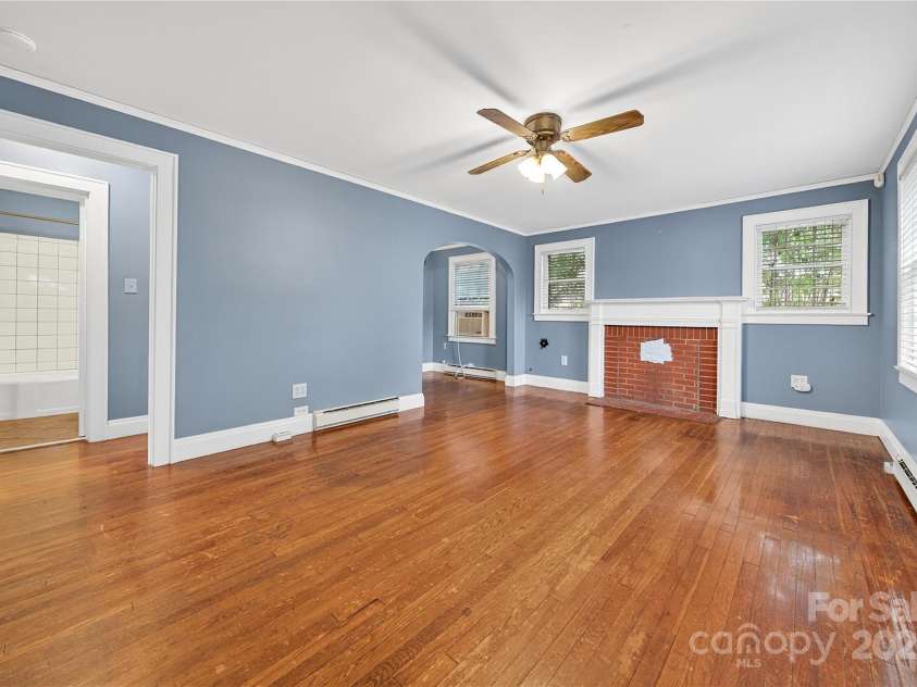 662 Carpenter Avenue, Mooresville, NC 28115.  MLS# CAR4286895, YatesRealty ID 30605. Living Room view from front entry