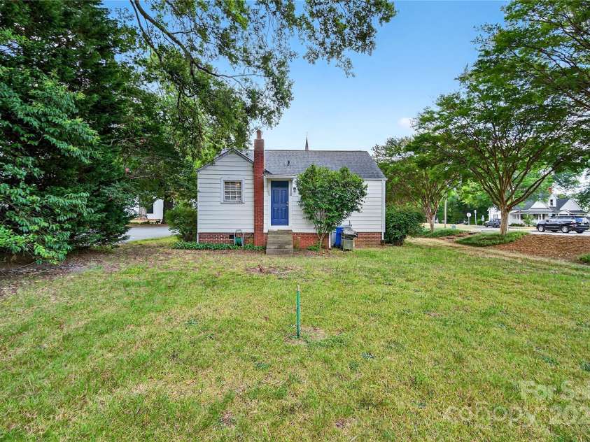 662 Carpenter Avenue, Mooresville, NC 28115.  MLS# CAR4286895, YatesRealty ID 30605. Nice, Level backyard