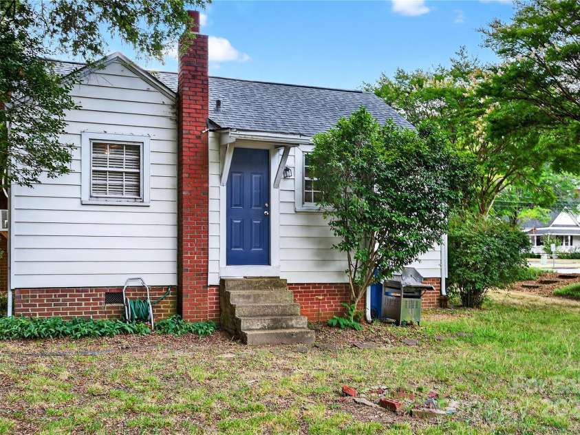 662 Carpenter Avenue, Mooresville, NC 28115.  MLS# CAR4286895, YatesRealty ID 30605. Rear view of the home