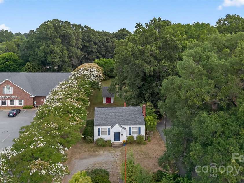 662 Carpenter Avenue, Mooresville, NC 28115.  MLS# CAR4286895, YatesRealty ID 30605. Sandwiched between two medical offices, the zoning allows for future commercial use