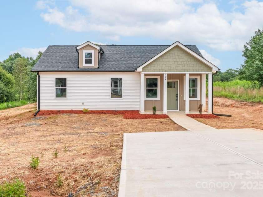 104 Highfield Court, Shelby, NC 28150.  MLS# CAR4288435, YatesRealty ID 30606. 