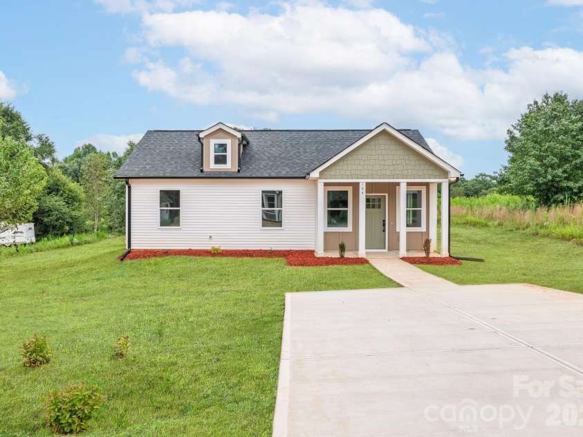 104 Highfield Court, Shelby, NC 28150.  MLS# CAR4334736, YatesRealty ID 30606. 