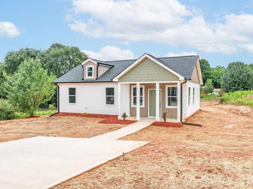 104 Highfield Court, Shelby, NC 28150.  MLS# CAR4334736, YatesRealty ID 30606. 