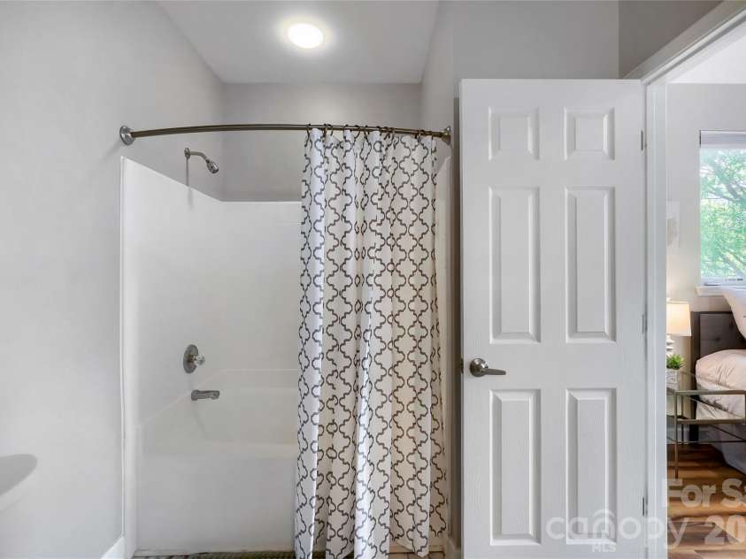706 Northeast Drive, Davidson, NC 28036.  MLS# CAR4385734, YatesRealty ID 30606. 
