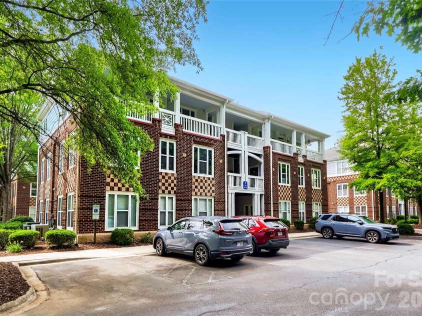 706 Northeast Drive, Davidson, NC 28036.  MLS# CAR4385734, YatesRealty ID 30606. Condo b uilding