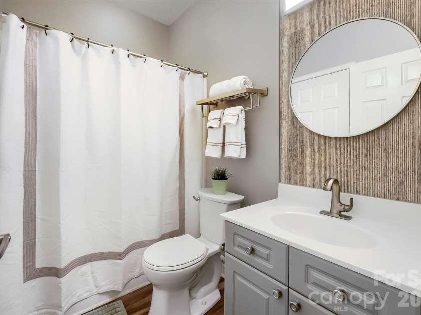 706 Northeast Drive, Davidson, NC 28036.  MLS# CAR4385734, YatesRealty ID 30606. Second bathroom
