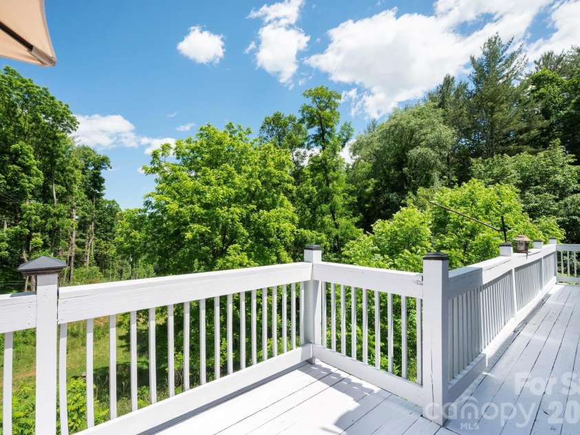 30 Reeves Drive, Burnsville, NC 28714.  MLS# CAR4391470, YatesRealty ID 30607. Back Deck