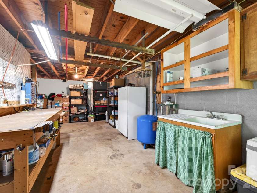 30 Reeves Drive, Burnsville, NC 28714.  MLS# CAR4391470, YatesRealty ID 30607. Basement Shop Area