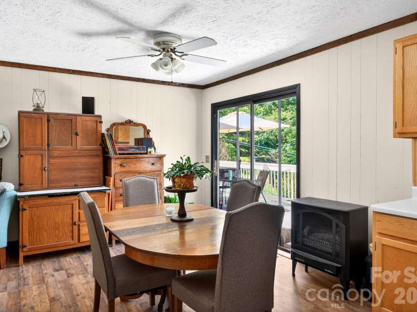 30 Reeves Drive, Burnsville, NC 28714.  MLS# CAR4391470, YatesRealty ID 30607. Dining Area