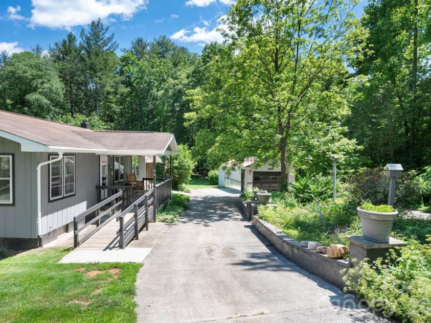 30 Reeves Drive, Burnsville, NC 28714.  MLS# CAR4391470, YatesRealty ID 30607. Driveway