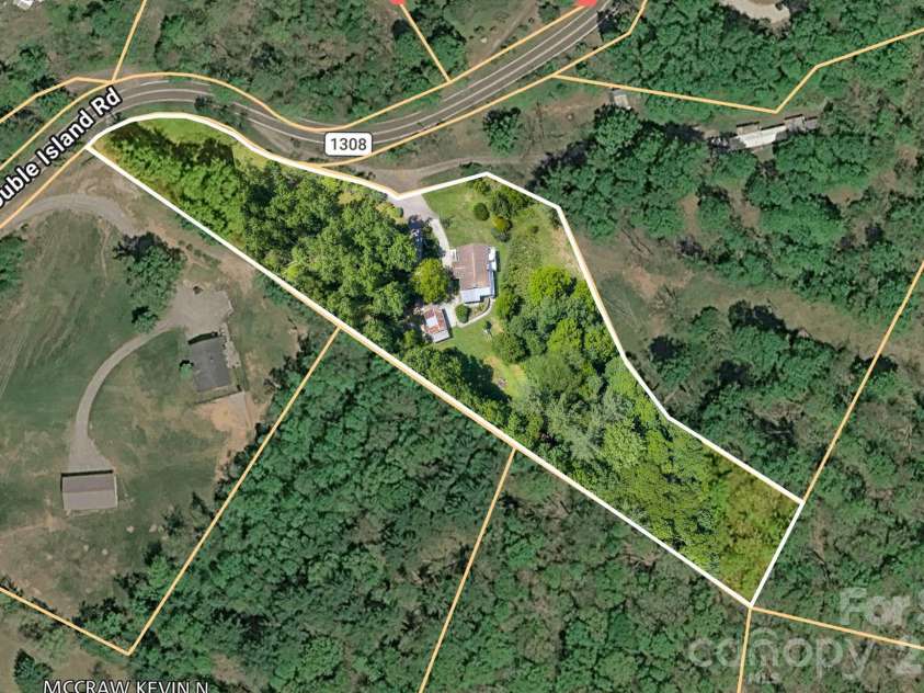 30 Reeves Drive, Burnsville, NC 28714.  MLS# CAR4391470, YatesRealty ID 30607. Estimated Lot Boundaries