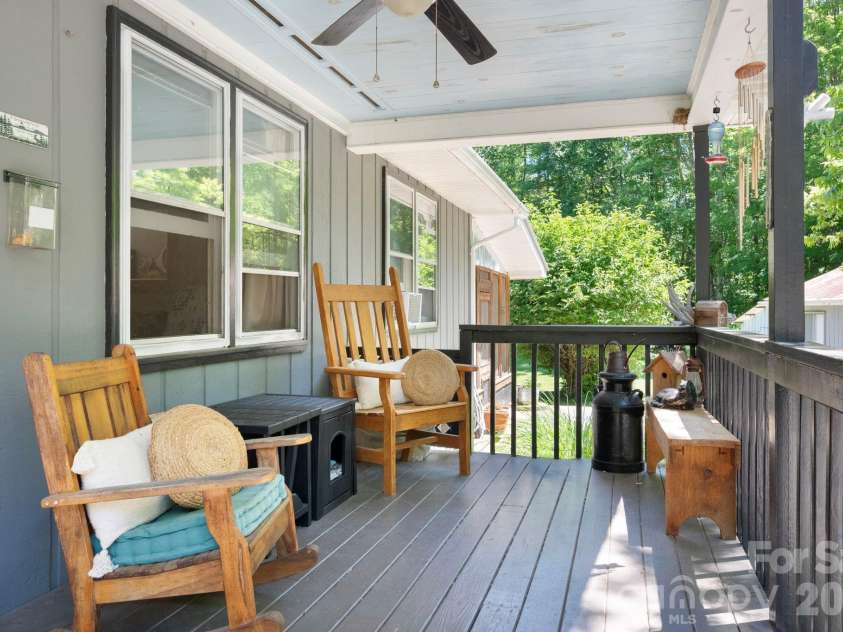 30 Reeves Drive, Burnsville, NC 28714.  MLS# CAR4391470, YatesRealty ID 30607. Front Porch
