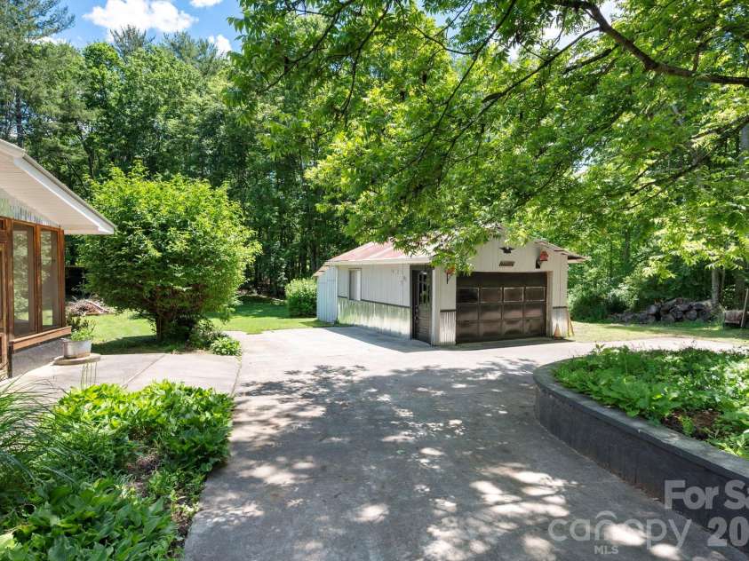 30 Reeves Drive, Burnsville, NC 28714.  MLS# CAR4391470, YatesRealty ID 30607. Garage