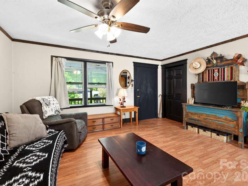 30 Reeves Drive, Burnsville, NC 28714.  MLS# CAR4391470, YatesRealty ID 30607. Living Room