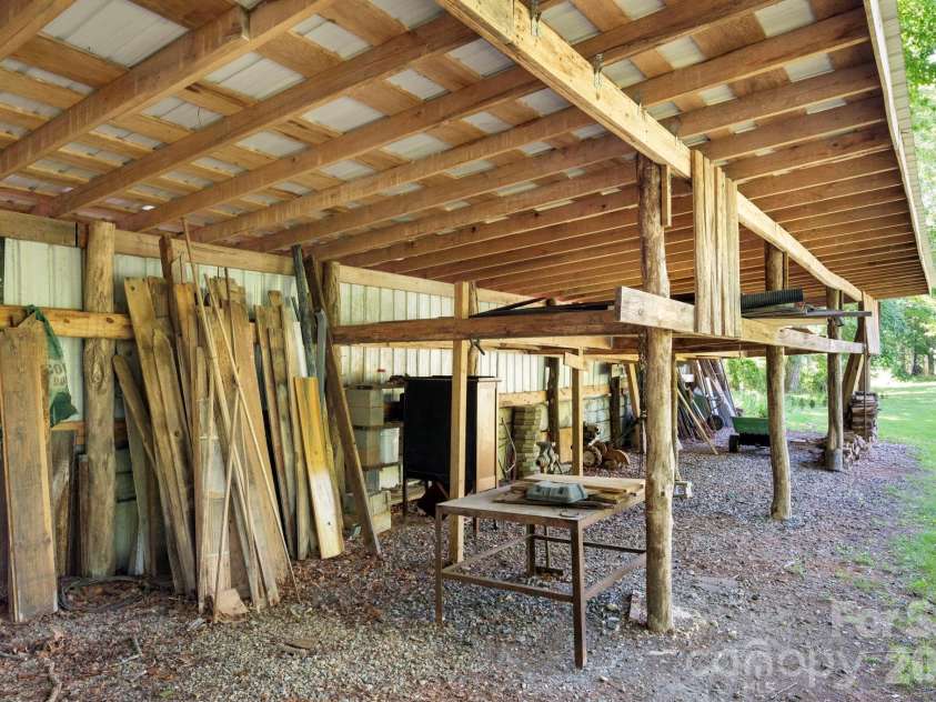 30 Reeves Drive, Burnsville, NC 28714.  MLS# CAR4391470, YatesRealty ID 30607. Poleshed
