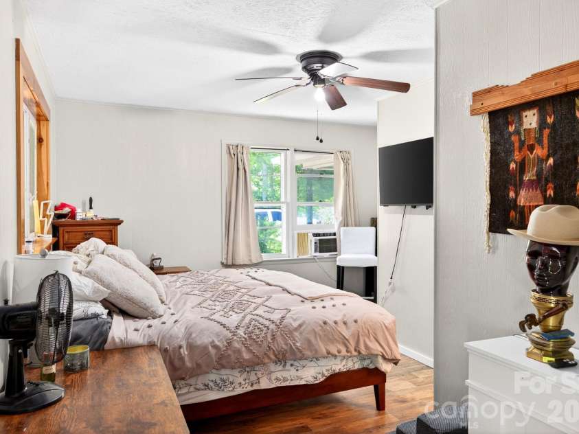 30 Reeves Drive, Burnsville, NC 28714.  MLS# CAR4391470, YatesRealty ID 30607. Primary Bedroom