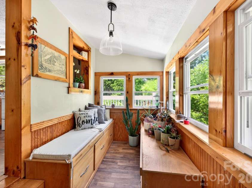 30 Reeves Drive, Burnsville, NC 28714.  MLS# CAR4391470, YatesRealty ID 30607. Sunroom