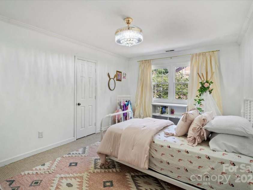 6863 Dumbarton Drive, Charlotte, NC 28210.  MLS# CAR4284814, YatesRealty ID 30608. 