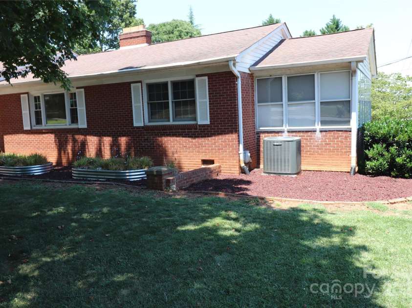 100 Ruby Lane, Gastonia, NC 28054.  MLS# CAR4284435, YatesRealty ID 30609. 