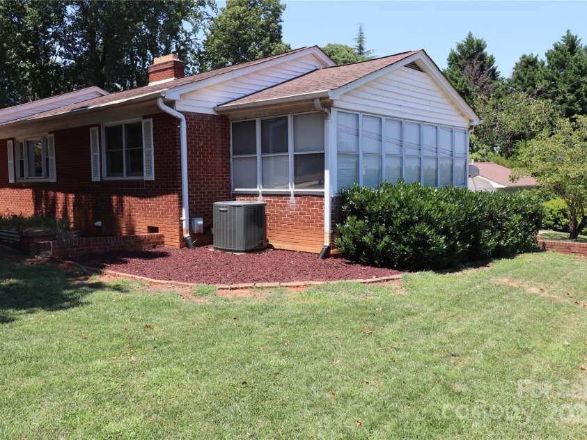 100 Ruby Lane, Gastonia, NC 28054.  MLS# CAR4284435, YatesRealty ID 30609. 