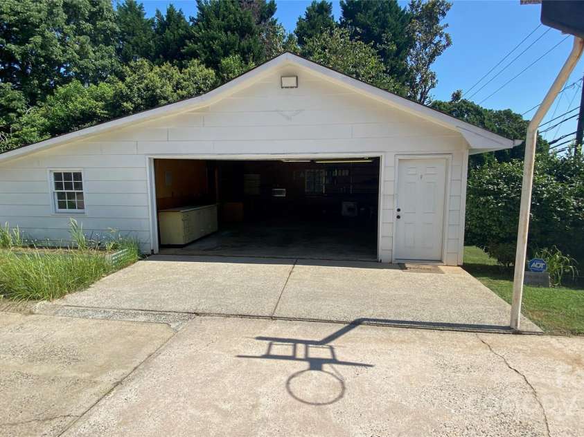100 Ruby Lane, Gastonia, NC 28054.  MLS# CAR4284435, YatesRealty ID 30609. 
