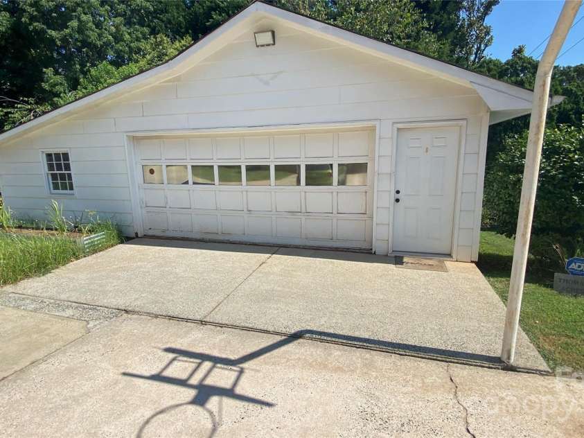 100 Ruby Lane, Gastonia, NC 28054.  MLS# CAR4284435, YatesRealty ID 30609. Detached 2-Car Garage with workshop