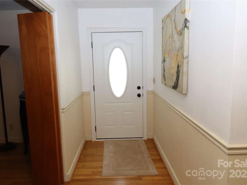 100 Ruby Lane, Gastonia, NC 28054.  MLS# CAR4284435, YatesRealty ID 30609. Foyer