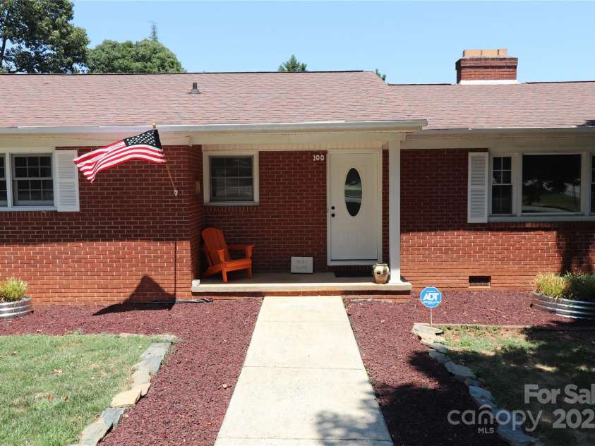 100 Ruby Lane, Gastonia, NC 28054.  MLS# CAR4284435, YatesRealty ID 30609. Front Entrance