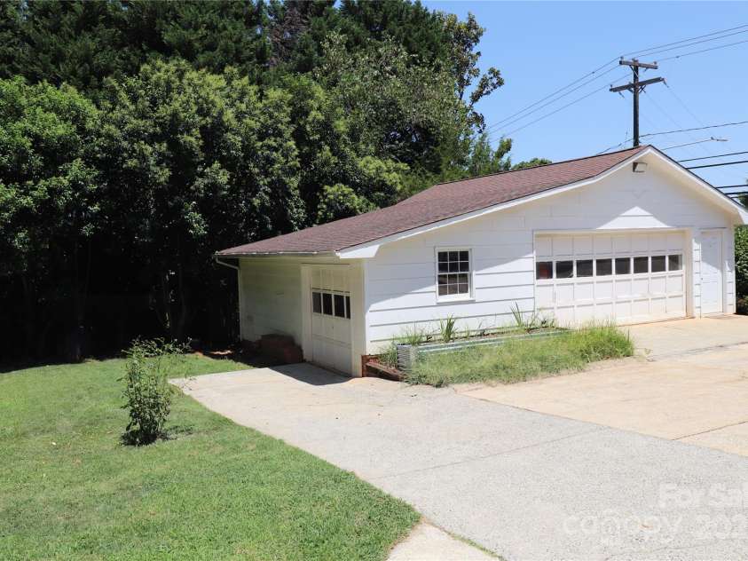 100 Ruby Lane, Gastonia, NC 28054.  MLS# CAR4284435, YatesRealty ID 30609. Garage and Workshop