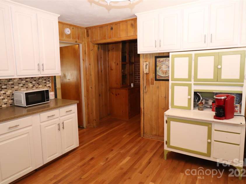 100 Ruby Lane, Gastonia, NC 28054.  MLS# CAR4284435, YatesRealty ID 30609. Kitchen