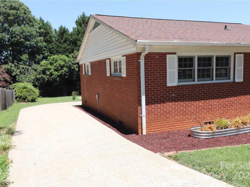 100 Ruby Lane, Gastonia, NC 28054.  MLS# CAR4284435, YatesRealty ID 30609. Left side of circular driveway