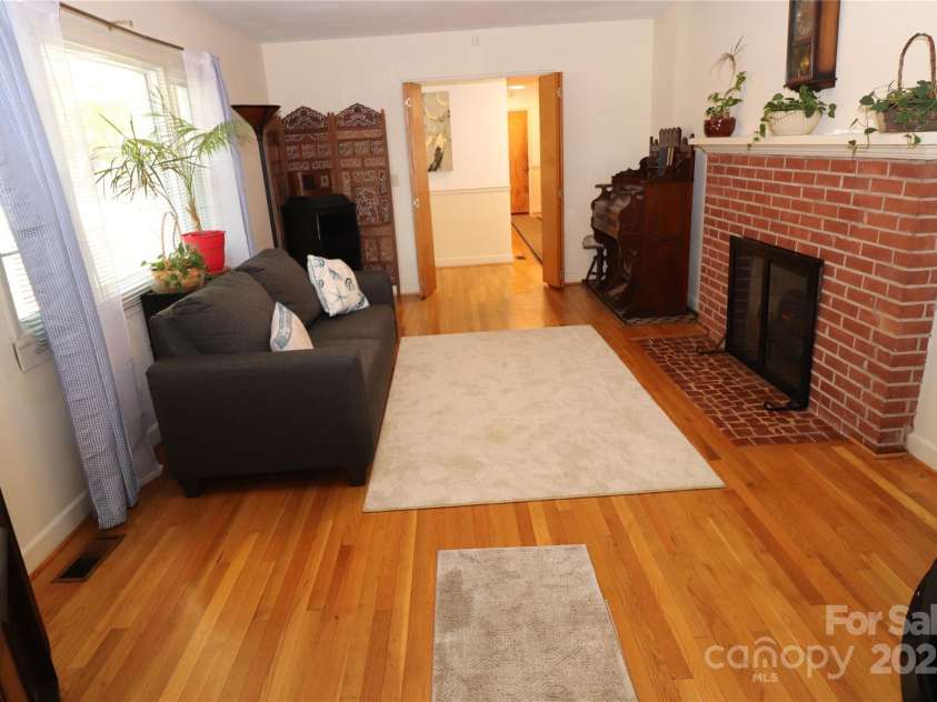 100 Ruby Lane, Gastonia, NC 28054.  MLS# CAR4284435, YatesRealty ID 30609. Living Room