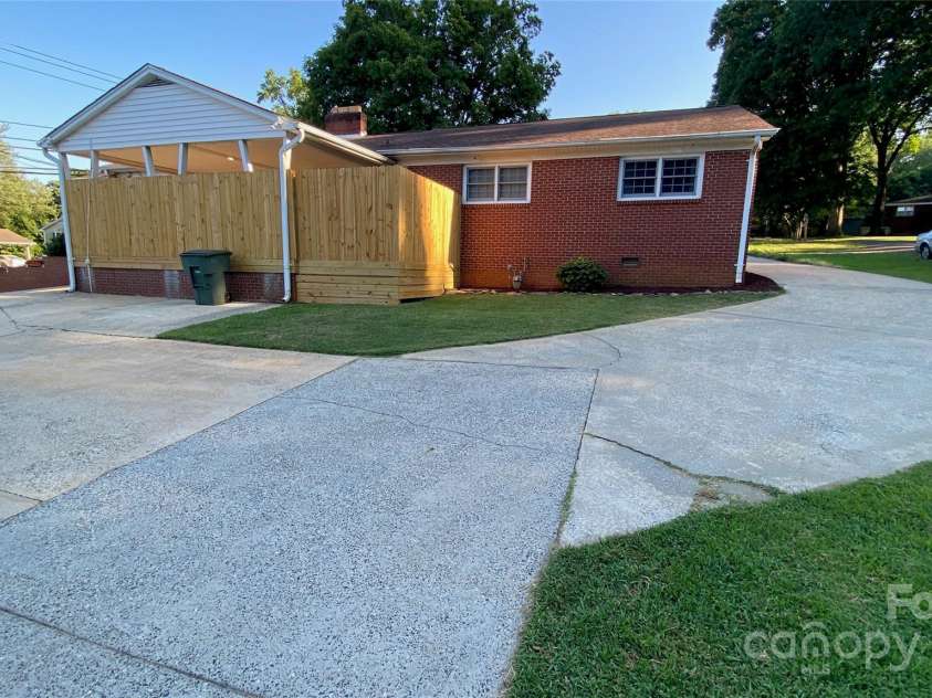100 Ruby Lane, Gastonia, NC 28054.  MLS# CAR4284435, YatesRealty ID 30609. Lots of Parking Space