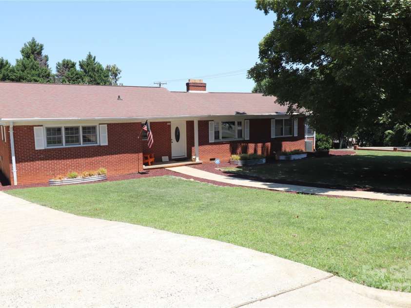 100 Ruby Lane, Gastonia, NC 28054.  MLS# CAR4284435, YatesRealty ID 30609. Welcome Home