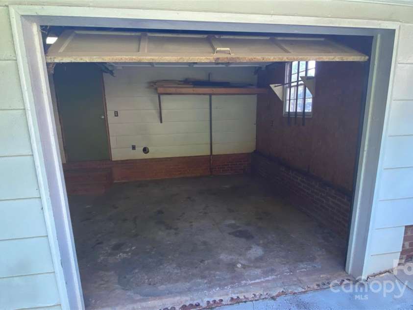 100 Ruby Lane, Gastonia, NC 28054.  MLS# CAR4284435, YatesRealty ID 30609. Workshop garage door