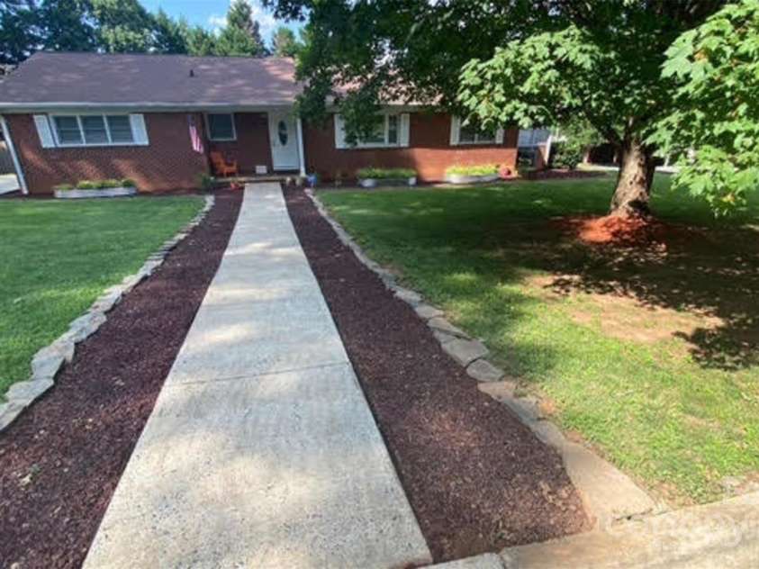 100 Ruby Lane, Gastonia, NC 28054.  MLS# CAR4320659, YatesRealty ID 30609. 