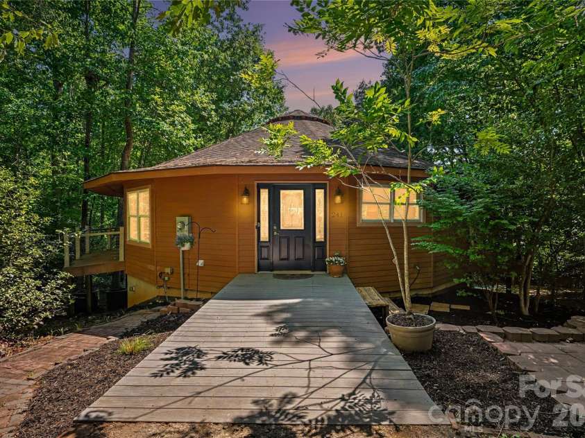 241 Spring Shore Road, Statesville, NC 28677.  MLS# CAR4384938, YatesRealty ID 30609. 