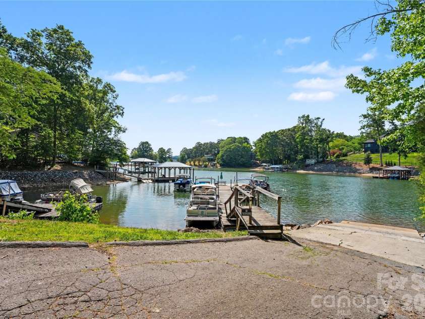 241 Spring Shore Road, Statesville, NC 28677.  MLS# CAR4384938, YatesRealty ID 30609. 