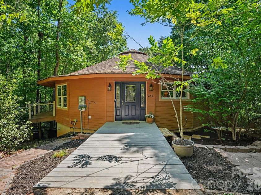 241 Spring Shore Road, Statesville, NC 28677.  MLS# CAR4384938, YatesRealty ID 30609. 