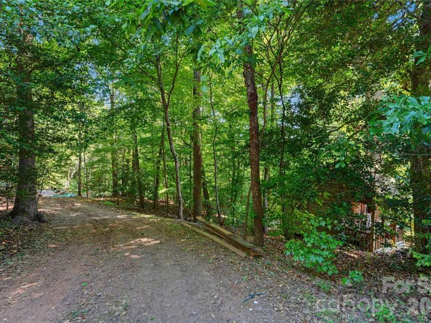 241 Spring Shore Road, Statesville, NC 28677.  MLS# CAR4384938, YatesRealty ID 30609. 