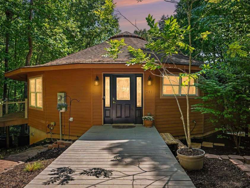 241 Spring Shore Road, Statesville, NC 28677.  MLS# CAR4384938, YatesRealty ID 30609. 