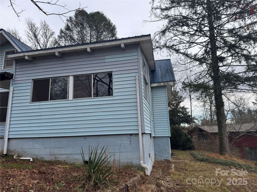 201 Tinsley Road, Brevard, NC 28712.  MLS# CAR4328409, YatesRealty ID 3061. 