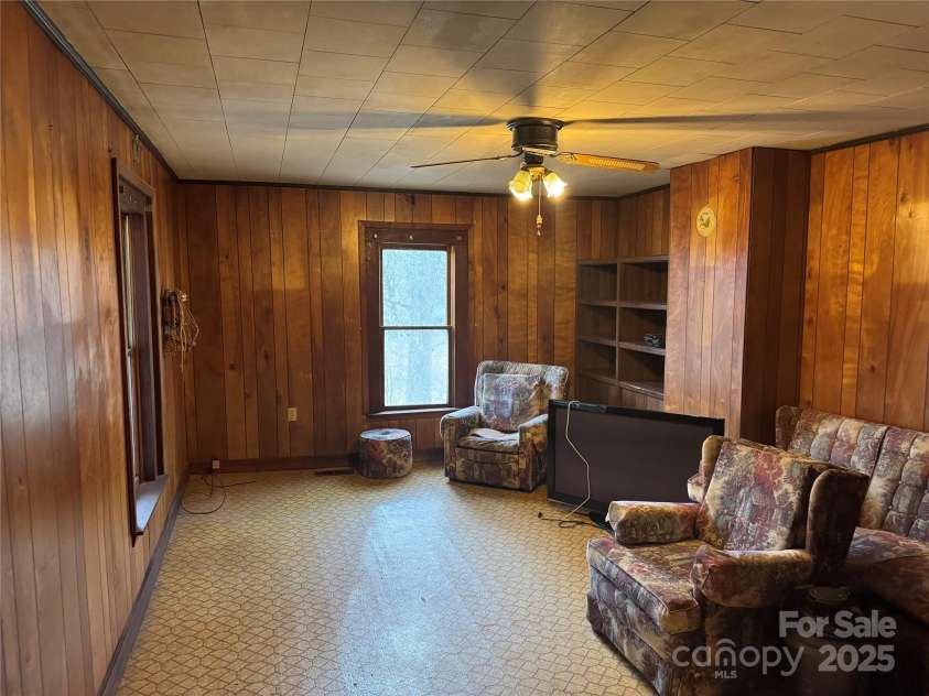 201 Tinsley Road, Brevard, NC 28712.  MLS# CAR4328409, YatesRealty ID 3061. 