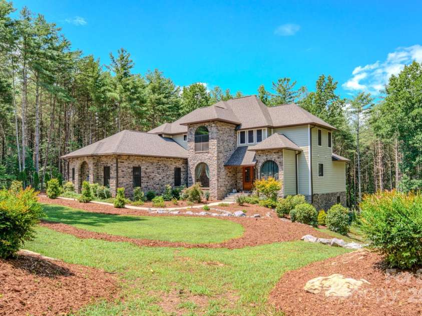 1416 Southpointe Drive, Morganton, NC 28655.  MLS# CAR4283259, YatesRealty ID 30610. 