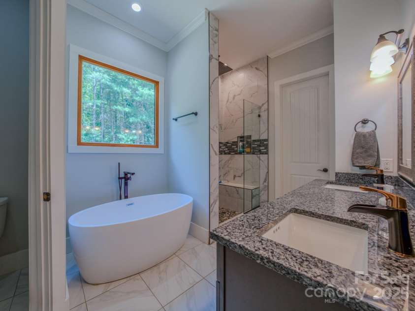 1416 Southpointe Drive, Morganton, NC 28655.  MLS# CAR4283259, YatesRealty ID 30610. 