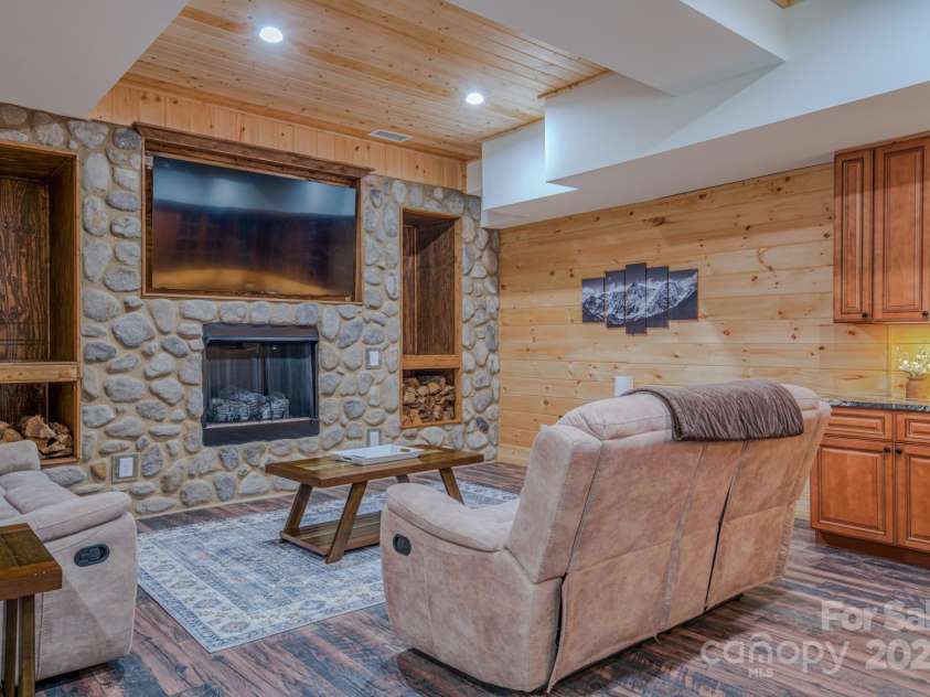 1416 Southpointe Drive, Morganton, NC 28655.  MLS# CAR4283259, YatesRealty ID 30610. 